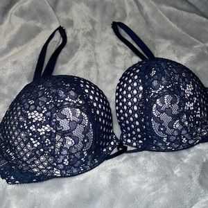 Victoria’s Secret Bombshell Plunge